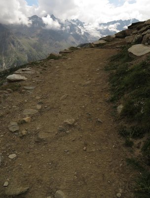Valnontey (1666 m) <-– > Rifugio Vittorio Sella (2579 m) 